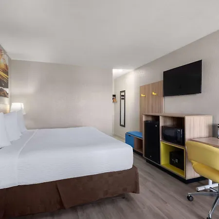 Days Inn By Wyndham Las Vegas Airport Near The Strip